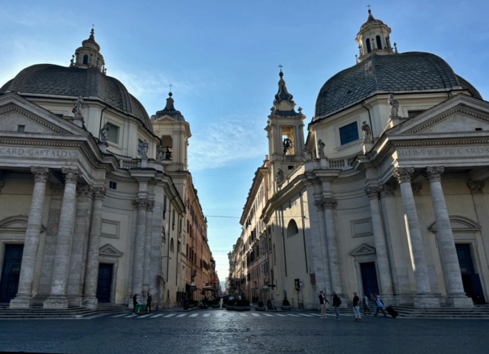 Exhibition of the painting "Sunrise" in the Galleria dei Miracoli in Rome.